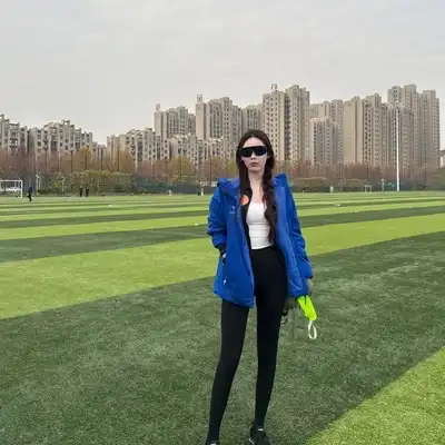 黄静